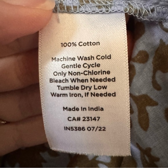 Talbots Ditsy Floral Smocked 100% Cotton Top Blue Green Size 3X - Picture 9 of 9